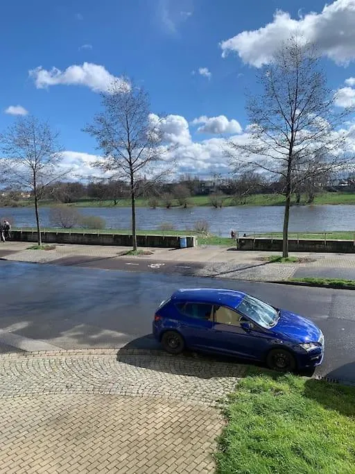 Traumwohnung An Der Elbe ドレスデン
